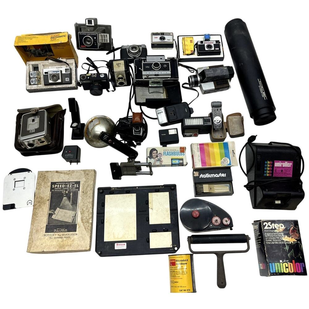 LOT: Antique Photography: Kodak, Instamatic, Rollei, Bentley, Unicolor,Polaroid